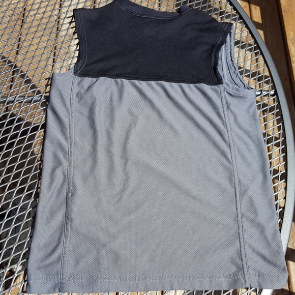 2 Boys Nike shirts size Small (little boys 6-8) - Picture 8 of 8